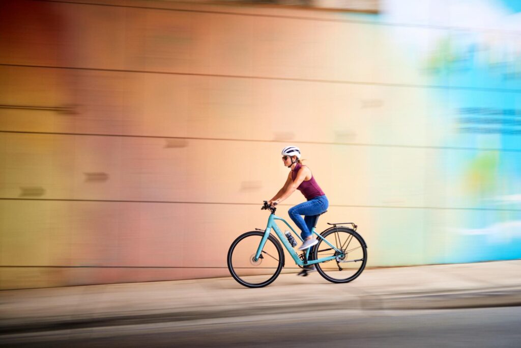 Trek FX+2: Lichtgewicht e-bike van 18 kg