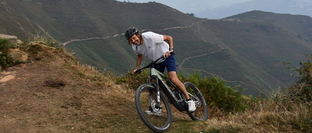 Op de e-mountainbike door Asturië: van de vlakke Vias Verdes tot de steilste cols uit de Vuelta